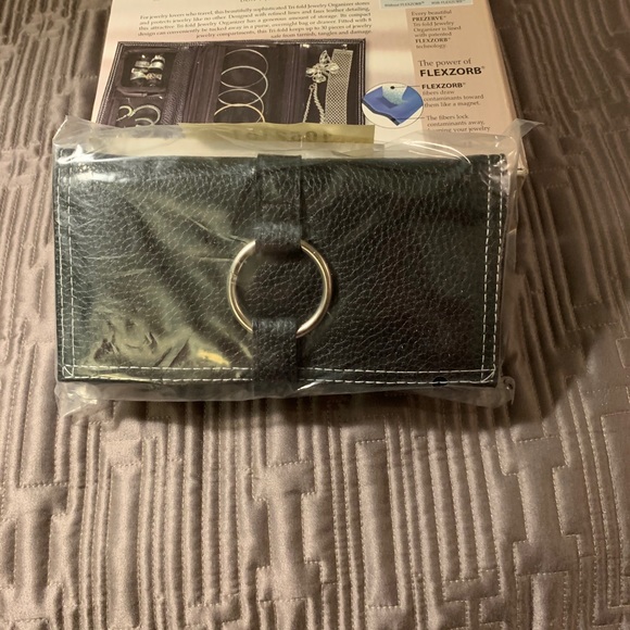 Jewelry Traveling and Preserving Black Wallet 🎈 - Picture 4 of 5